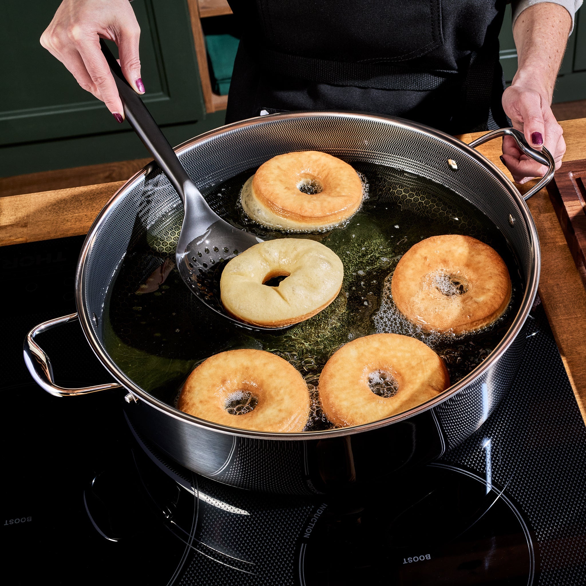 Hybrid Deep Sauté Pan with Lid 10-QT