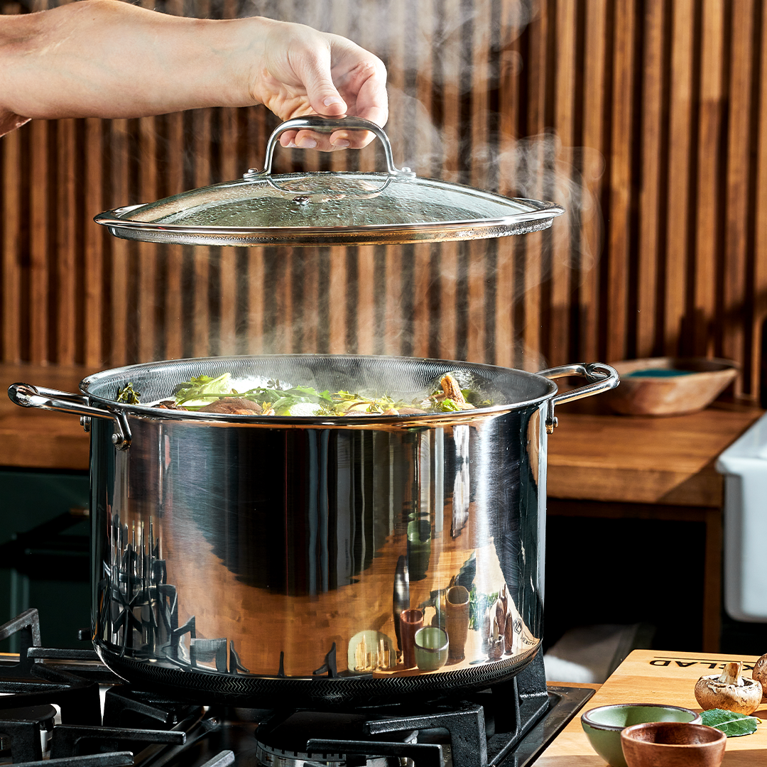 Hybrid Stock Pot with Lid 12-Qt