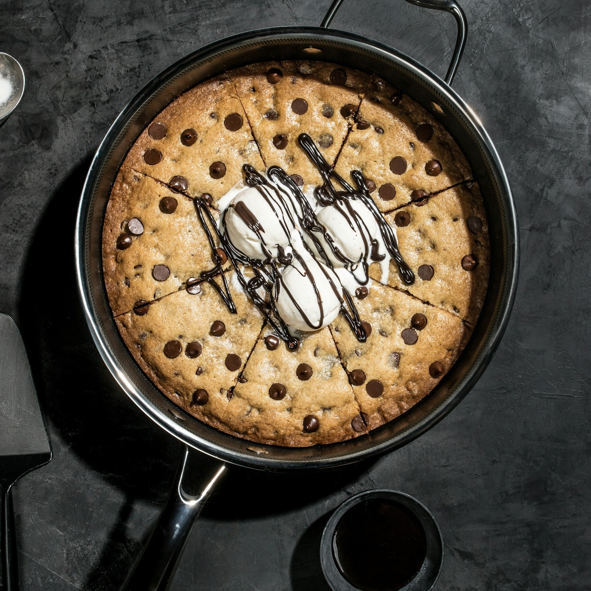 Hybrid Deep Sauté Pan with Lid 3.3-Qt